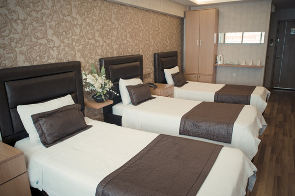 Üç Kişilik Oda - Şehir Manzaralı - Yayla Otel İzmir
